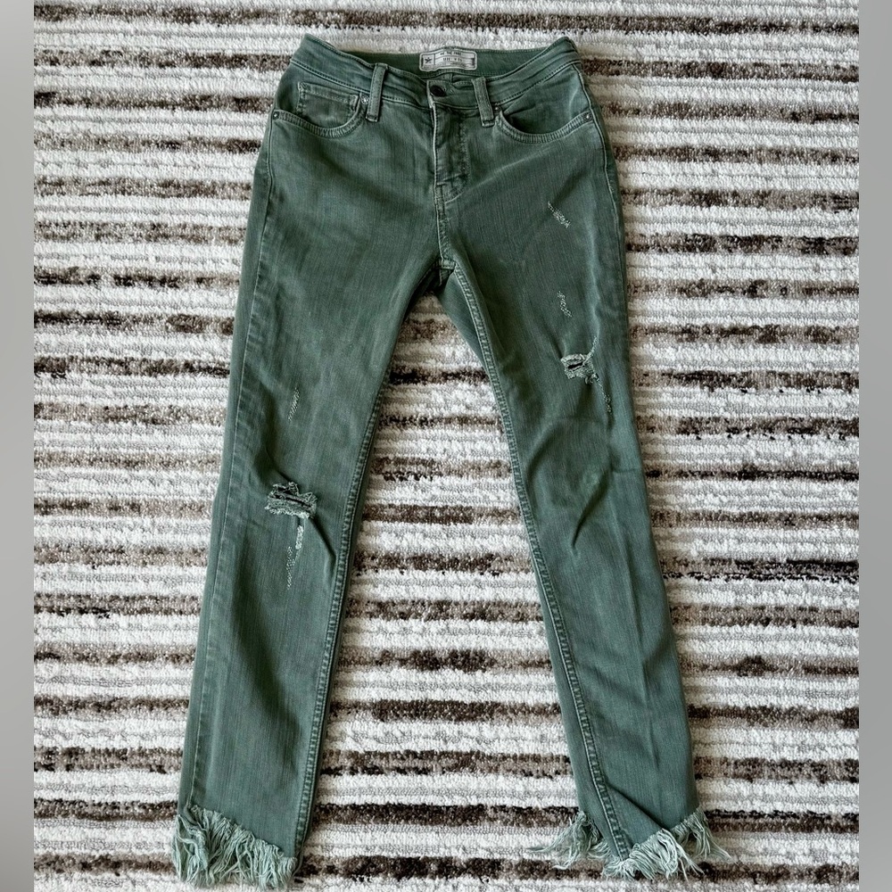 We The Free Distressed Army Green Skinny Jean (25)